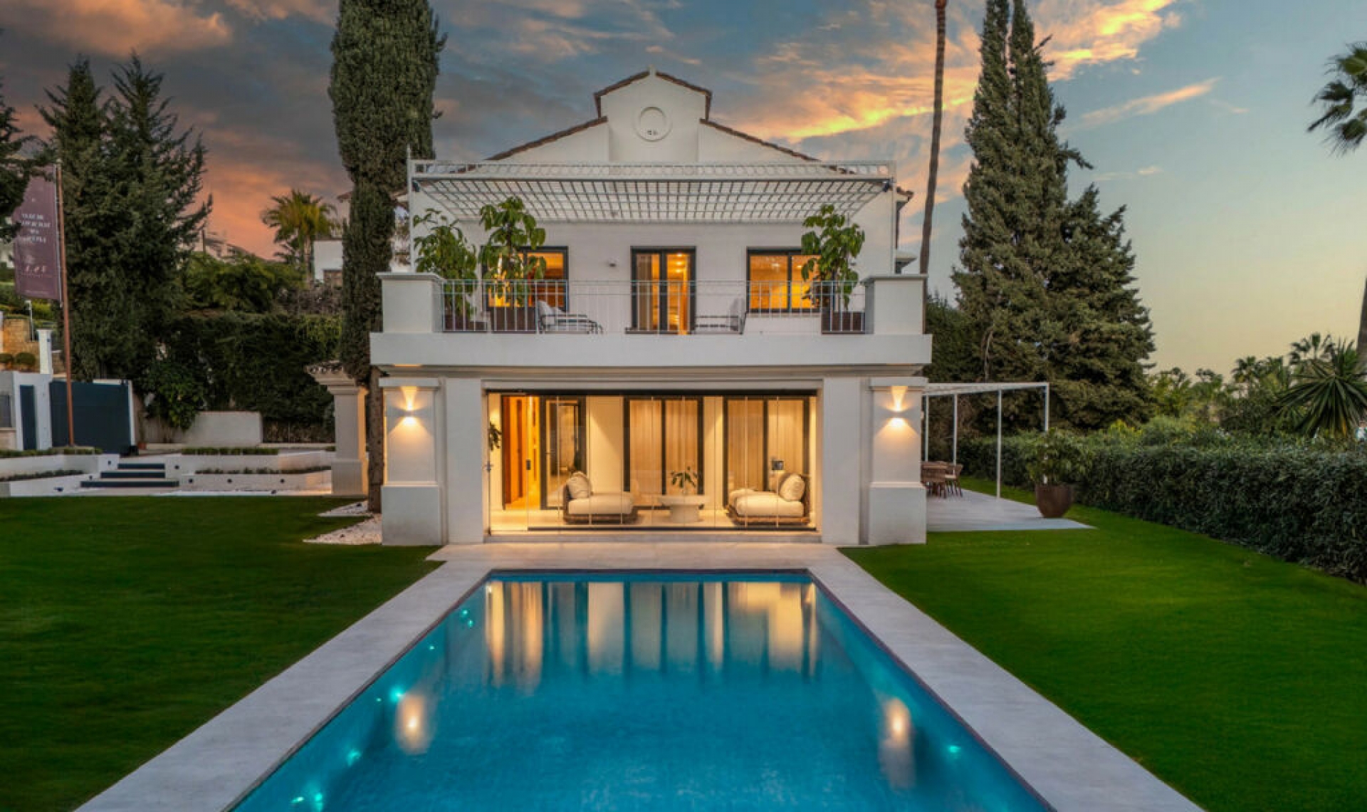 Resale - House -
Nueva Andalucía