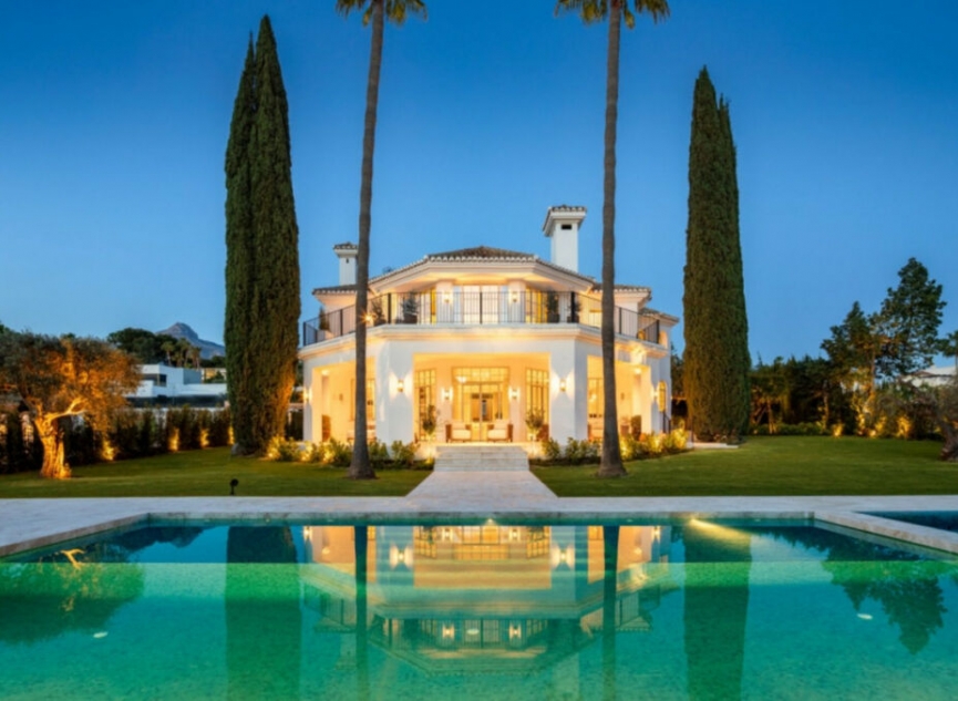 Resale - House -
Nueva Andalucía
