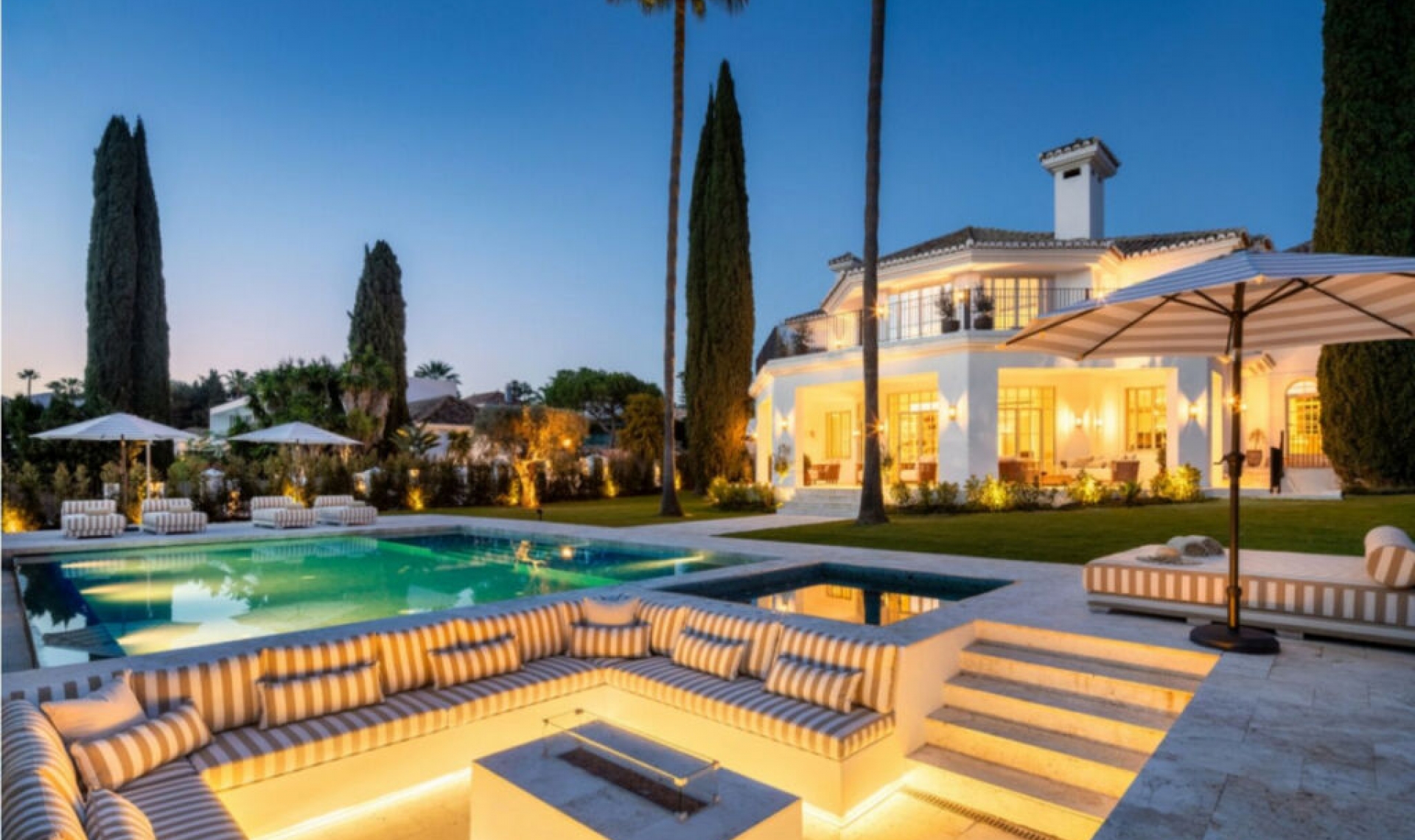 Resale - House -
Nueva Andalucía