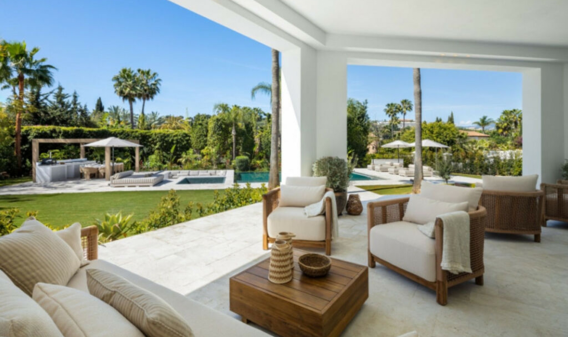 Resale - House -
Nueva Andalucía