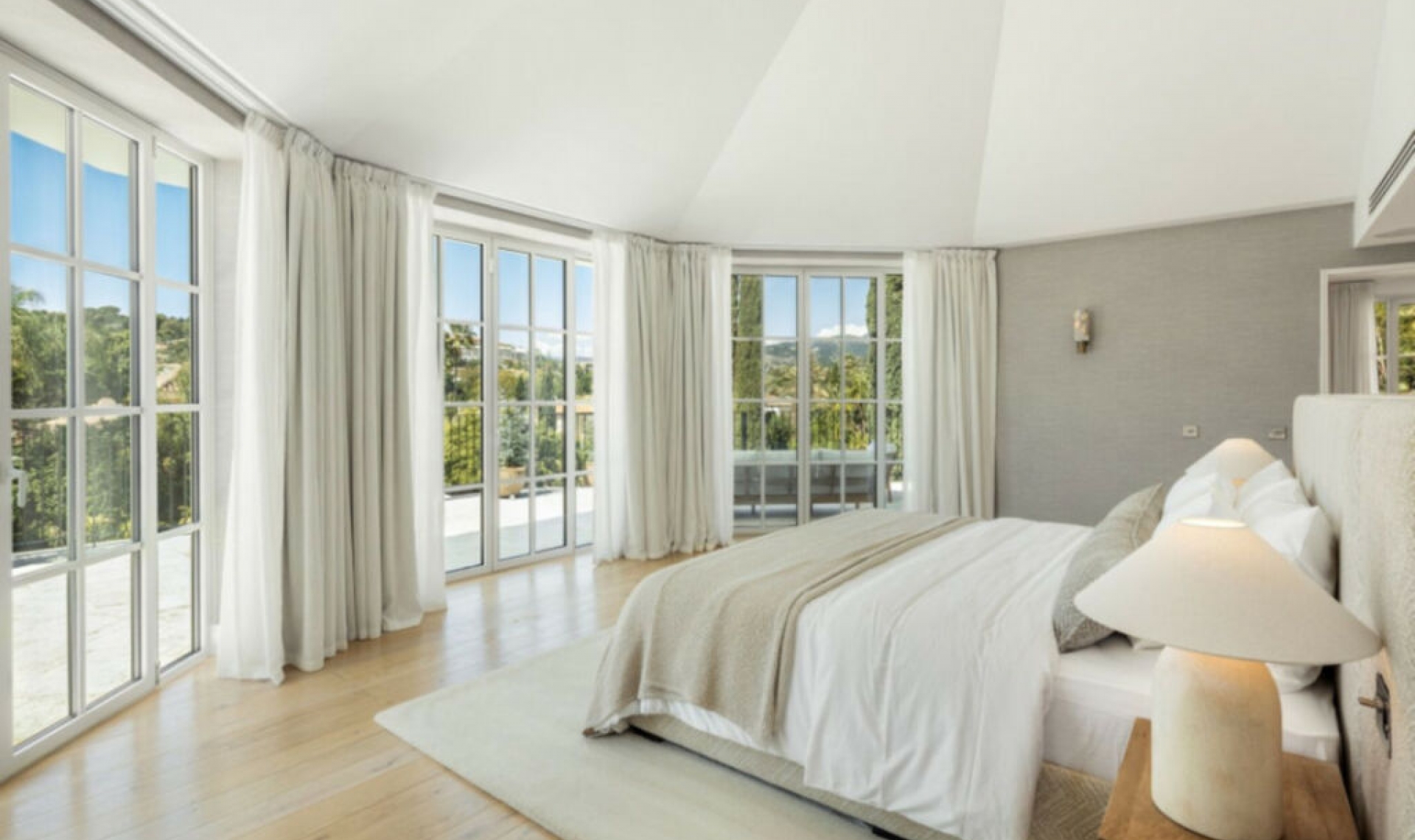 Resale - House -
Nueva Andalucía