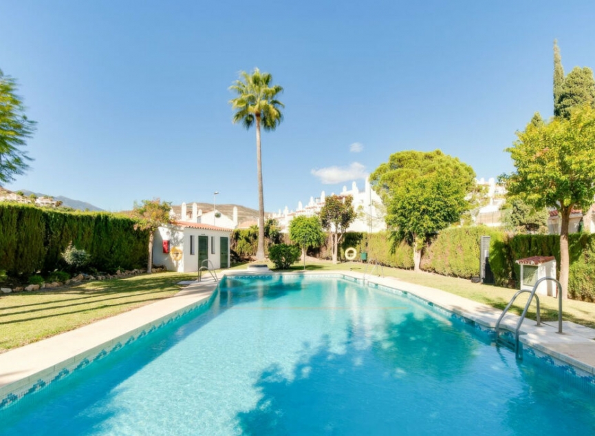 Resale - House -
Nueva Andalucía