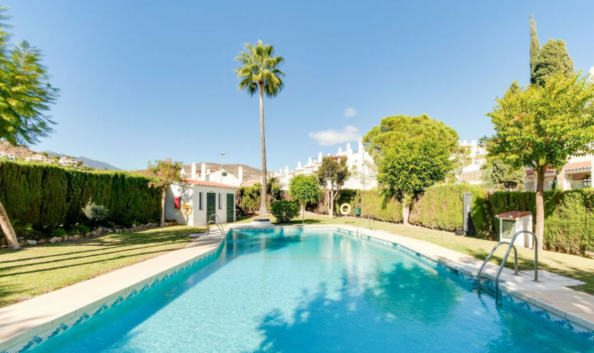 Resale - House -
Nueva Andalucía