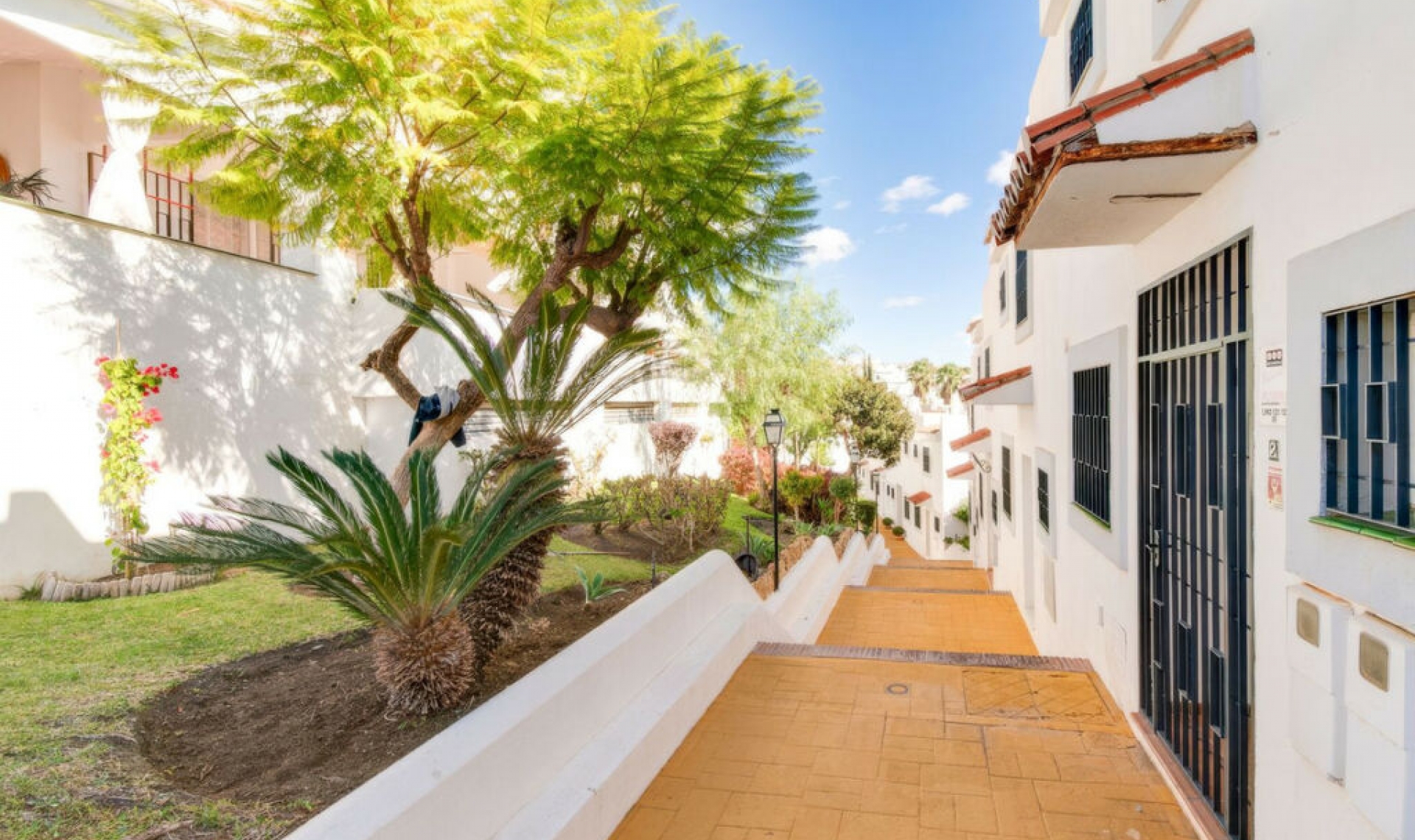 Resale - House -
Nueva Andalucía