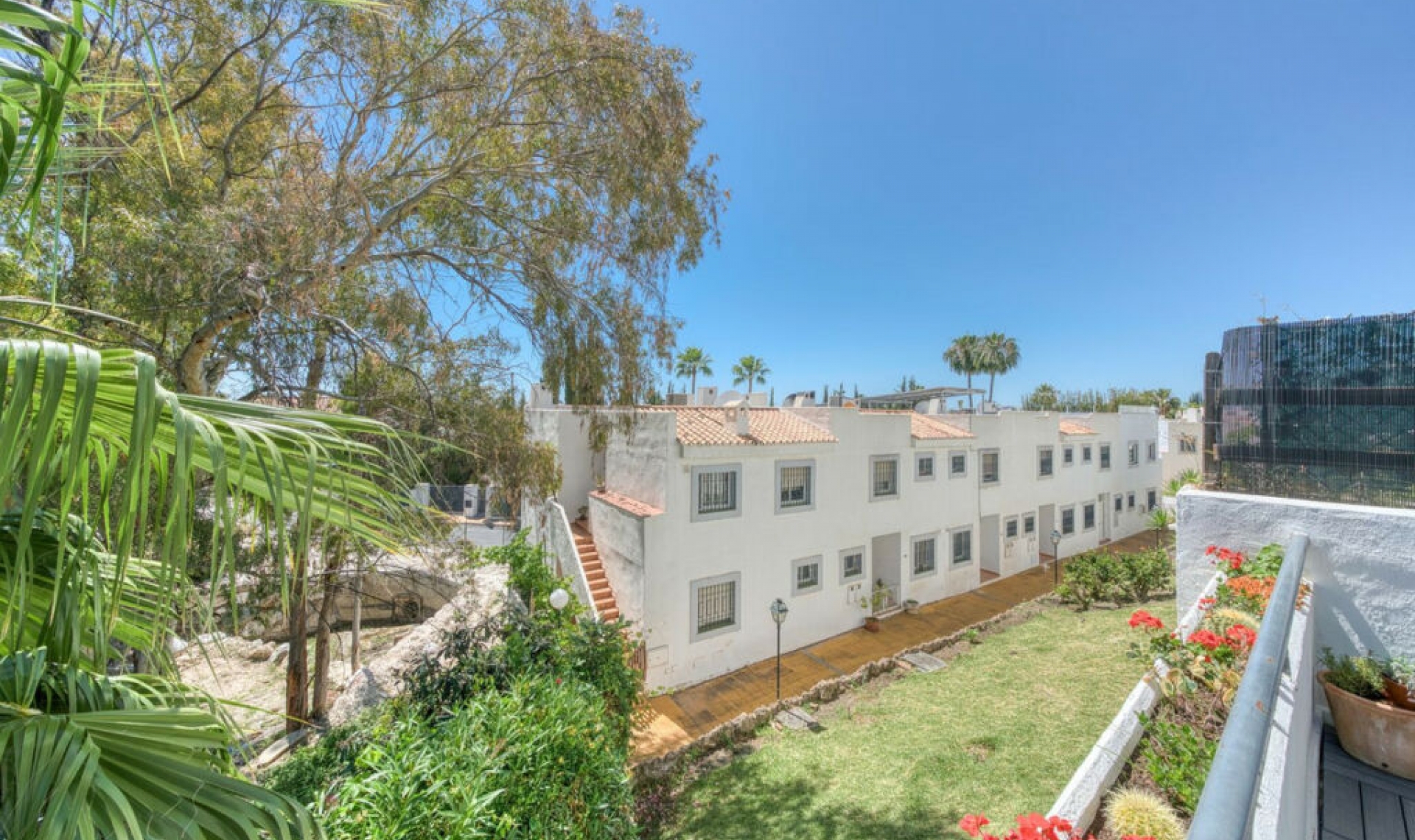 Resale - House -
Nueva Andalucía