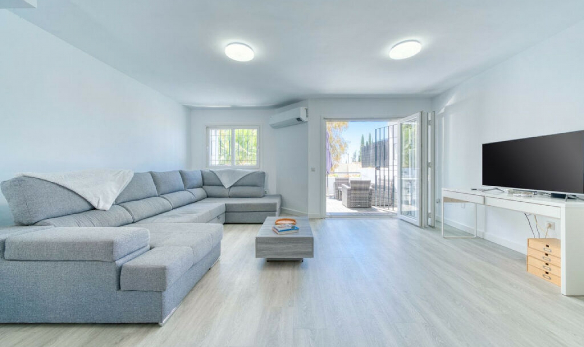 Resale - House -
Nueva Andalucía