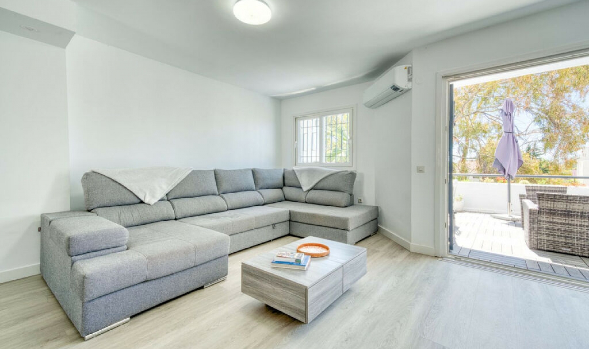 Resale - House -
Nueva Andalucía