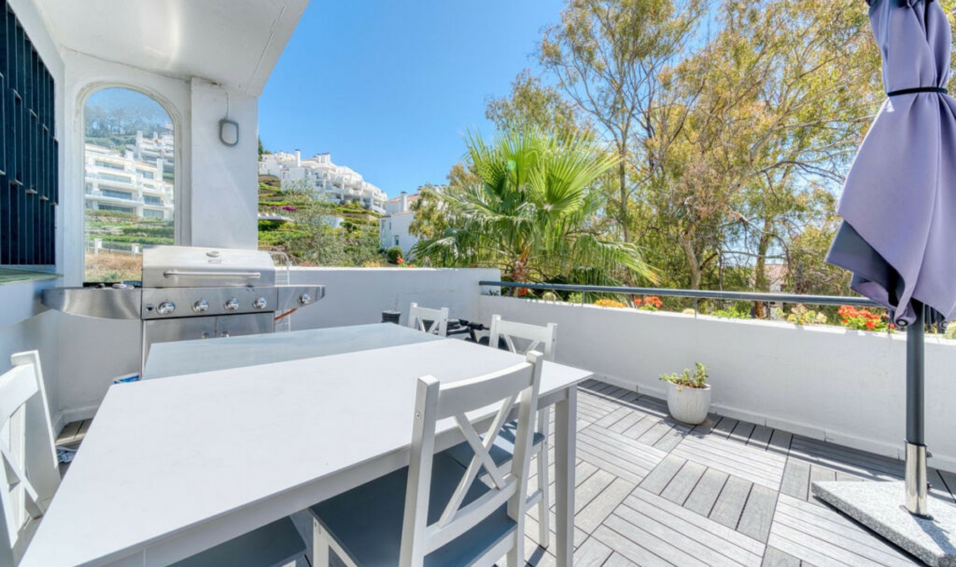 Resale - House -
Nueva Andalucía