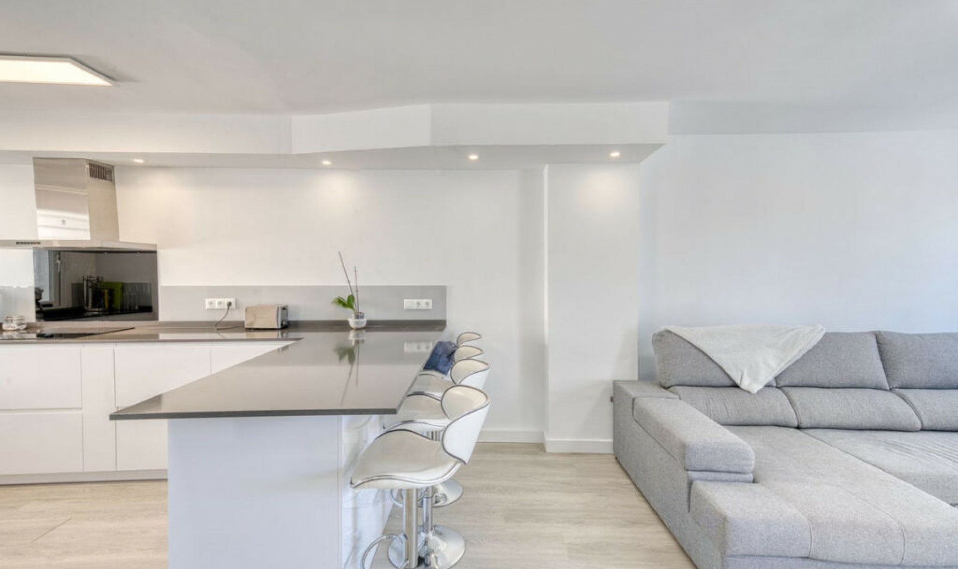 Resale - House -
Nueva Andalucía