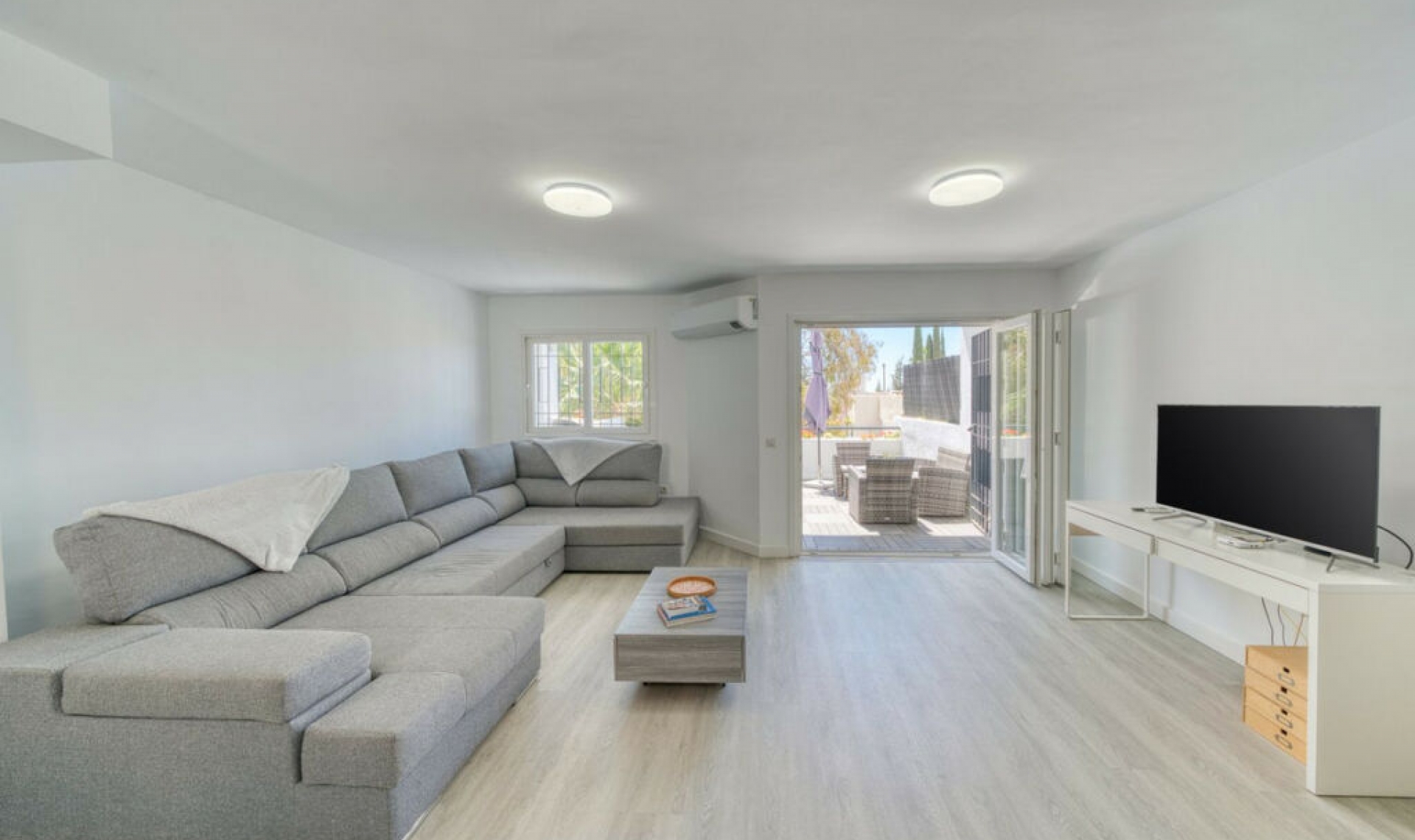 Resale - House -
Nueva Andalucía