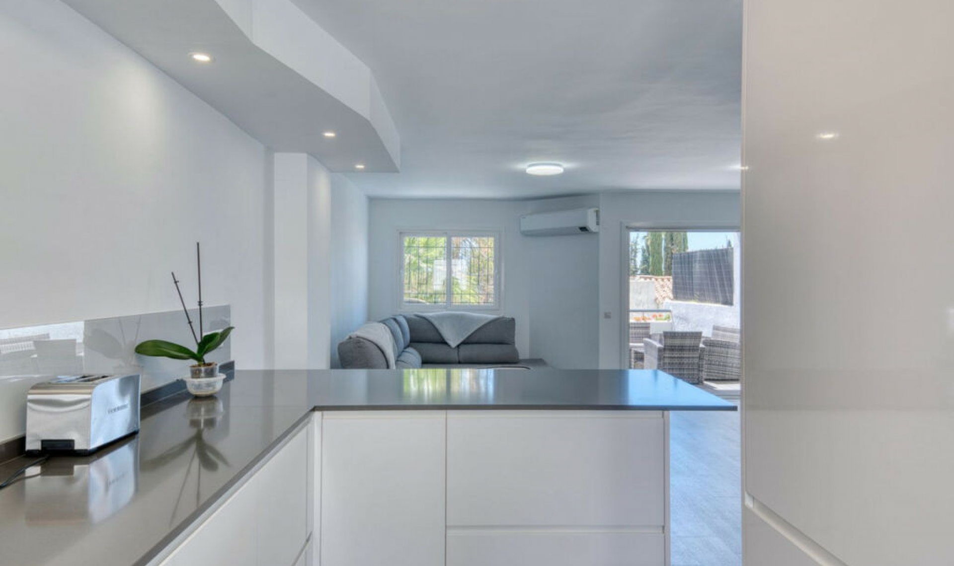 Resale - House -
Nueva Andalucía