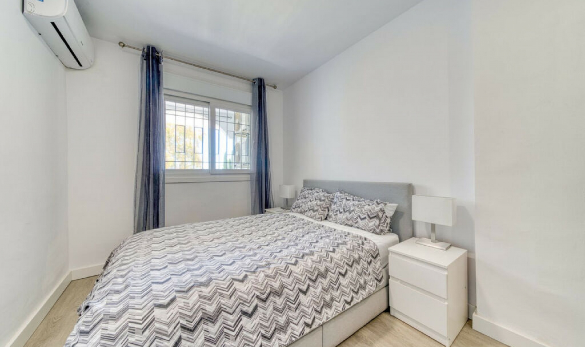 Resale - House -
Nueva Andalucía