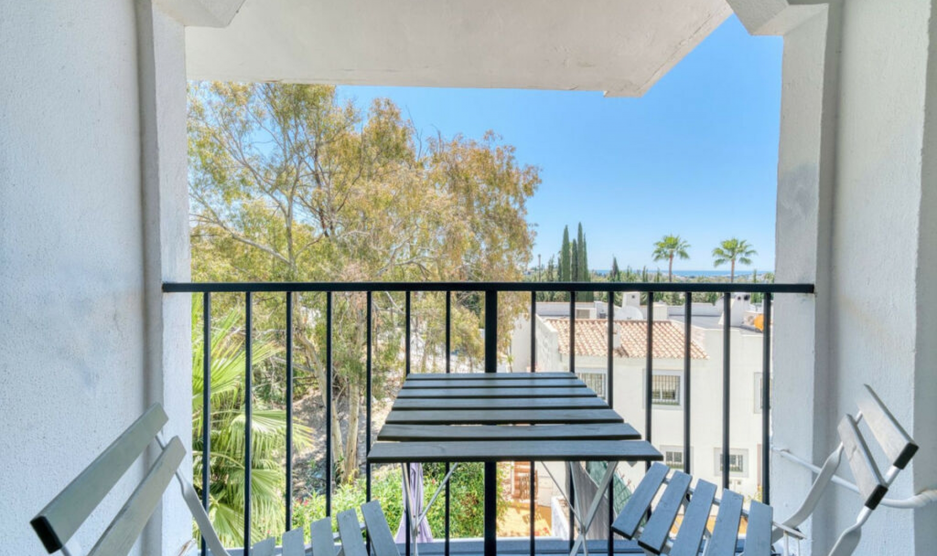 Resale - House -
Nueva Andalucía