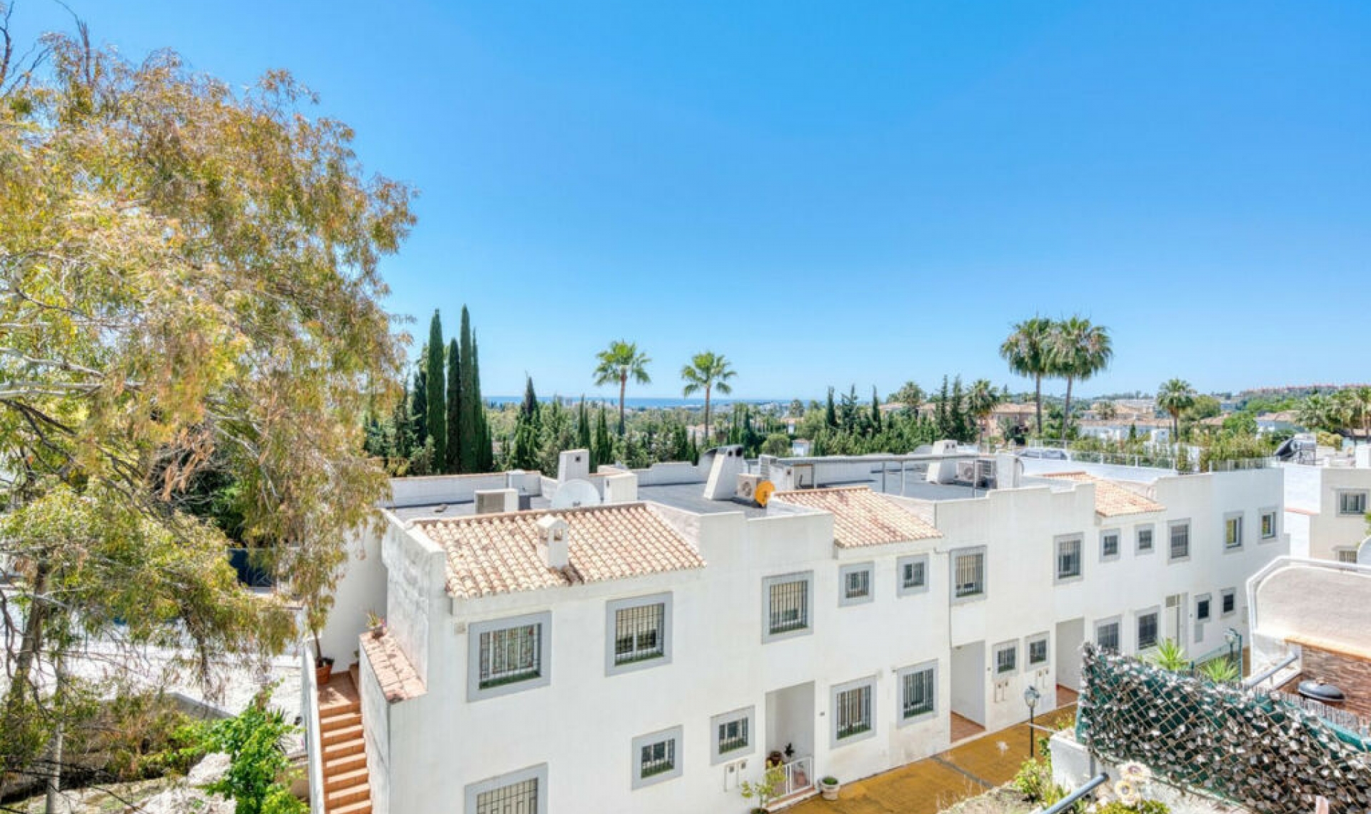 Resale - House -
Nueva Andalucía