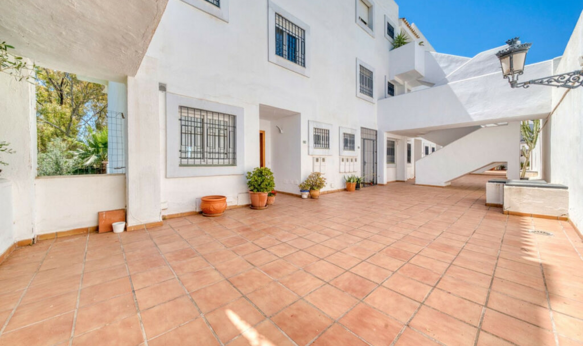 Resale - House -
Nueva Andalucía