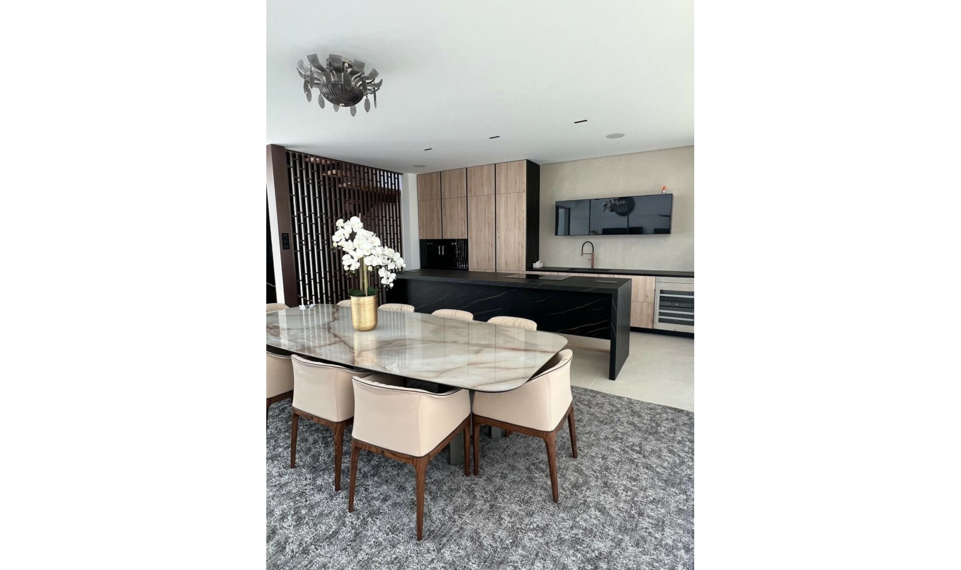 Resale - House -
Nueva Andalucía