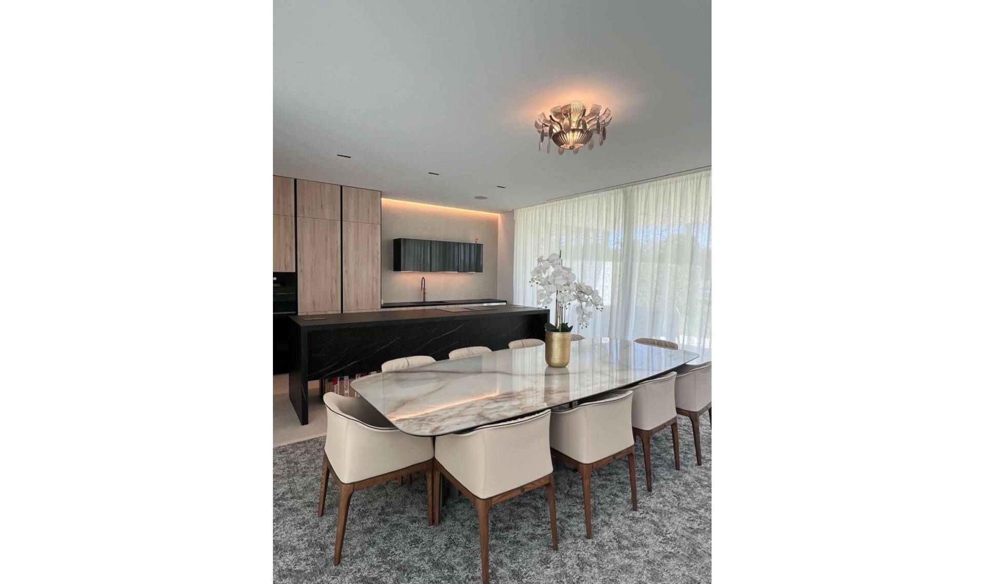 Resale - House -
Nueva Andalucía