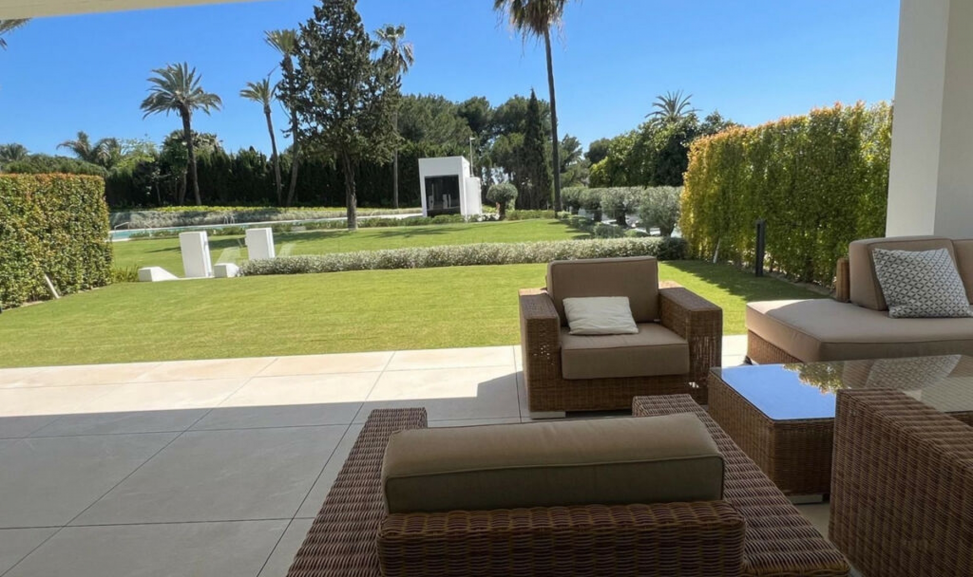 Resale - House -
Nueva Andalucía