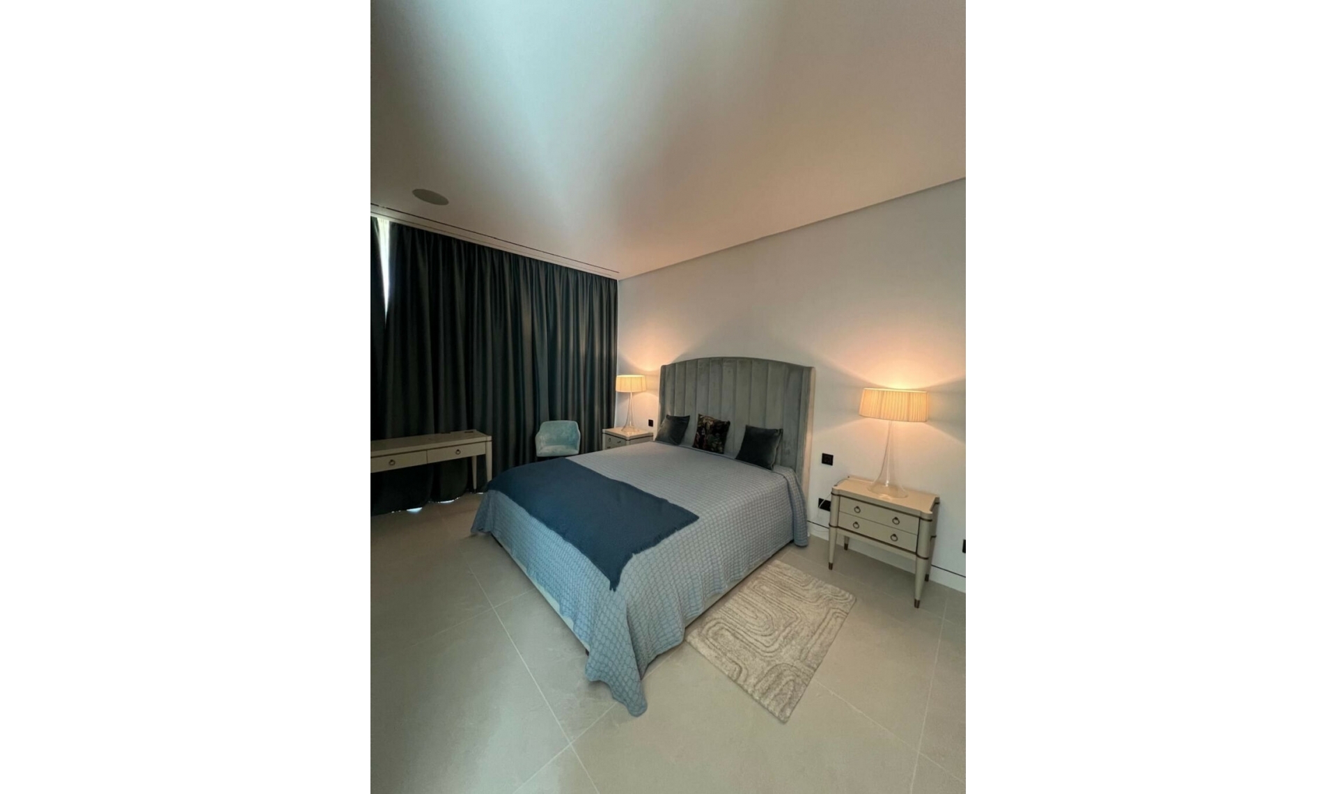 Resale - House -
Nueva Andalucía