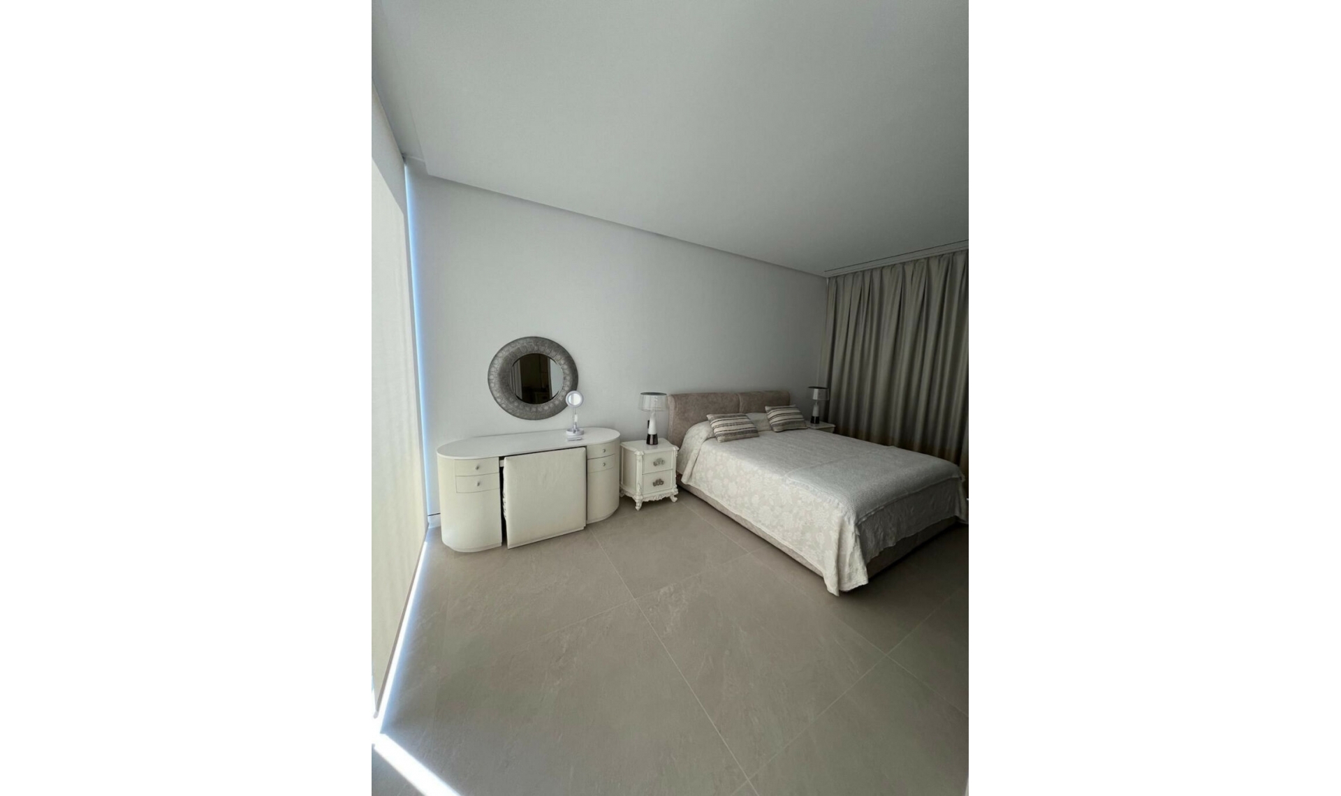 Resale - House -
Nueva Andalucía