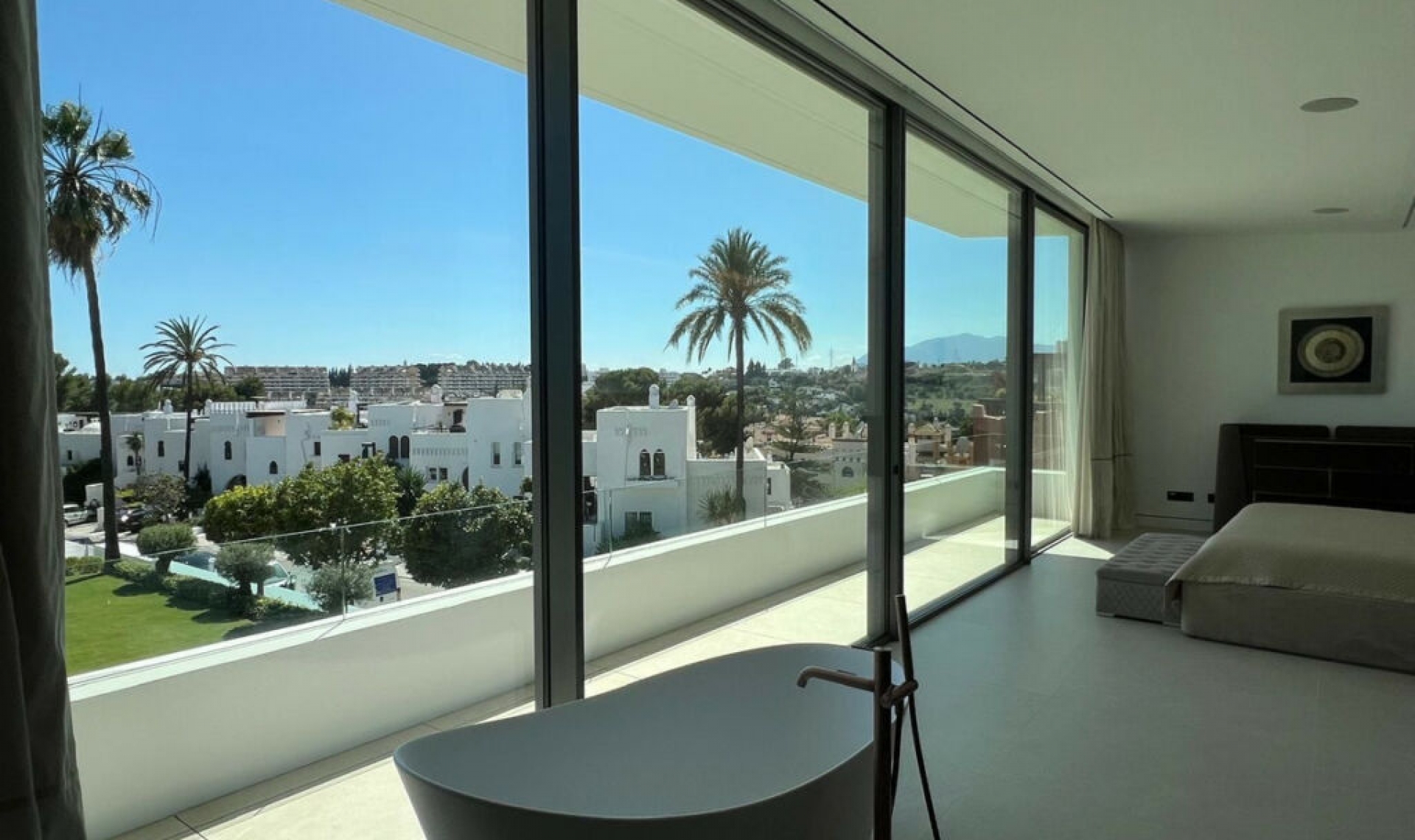 Resale - House -
Nueva Andalucía