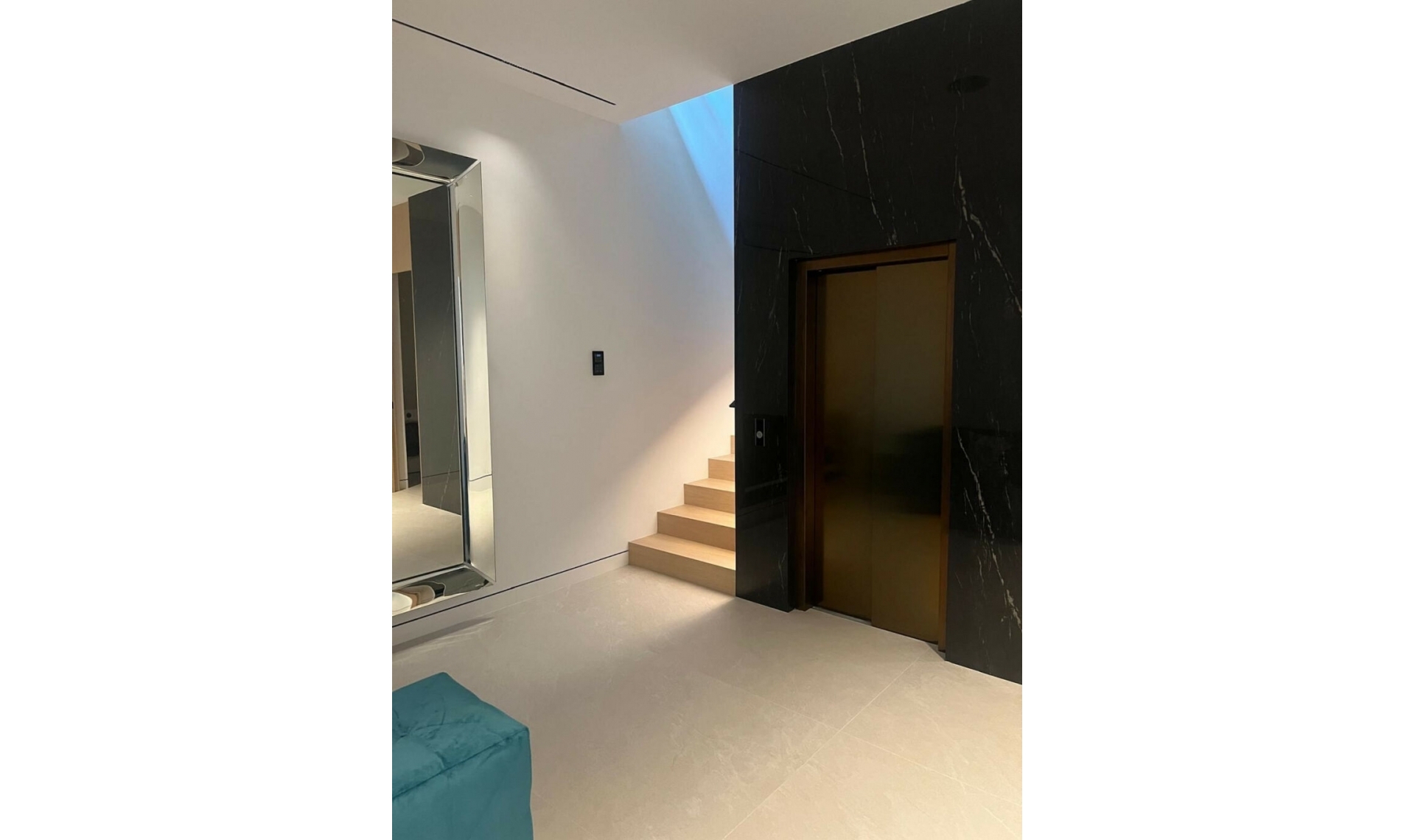 Resale - House -
Nueva Andalucía
