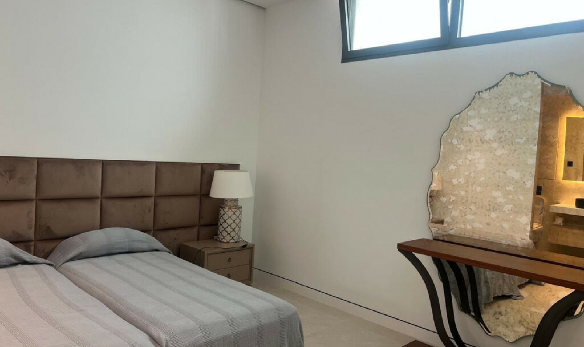 Resale - House -
Nueva Andalucía
