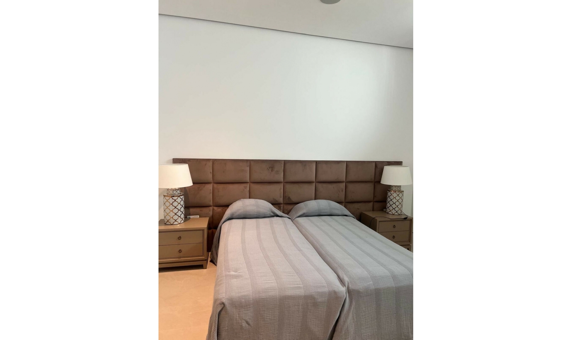 Resale - House -
Nueva Andalucía