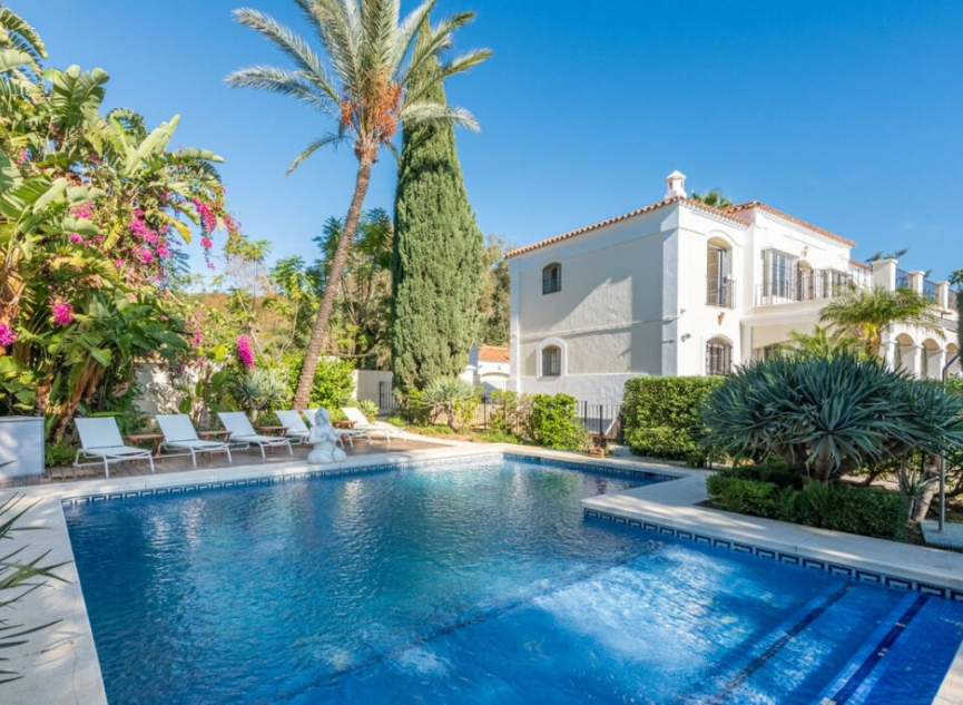 Resale - House -
Nueva Andalucía