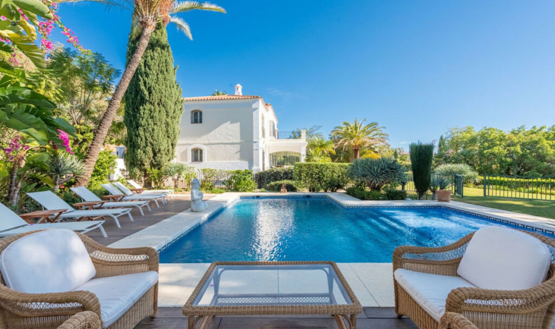 Resale - House -
Nueva Andalucía