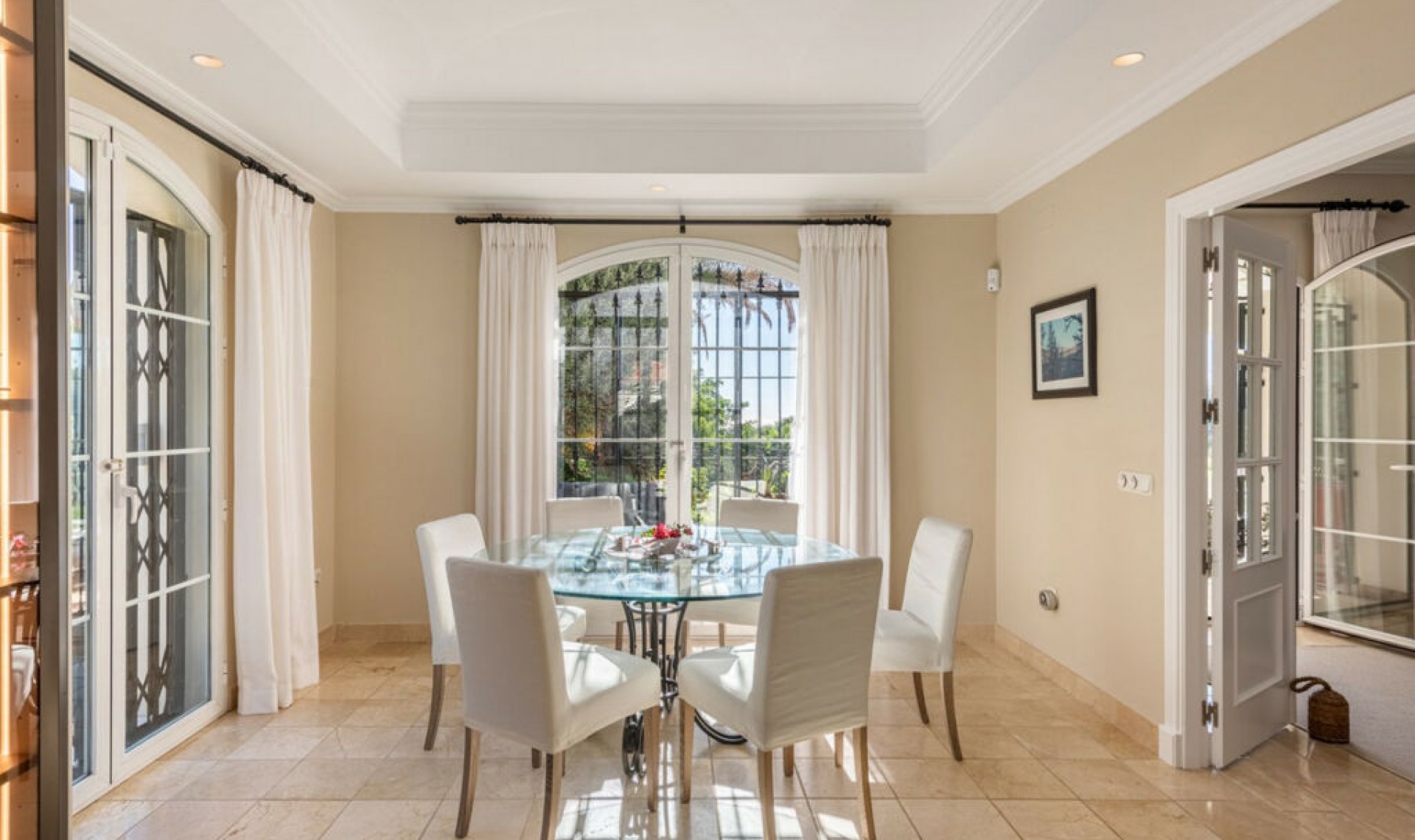 Resale - House -
Nueva Andalucía