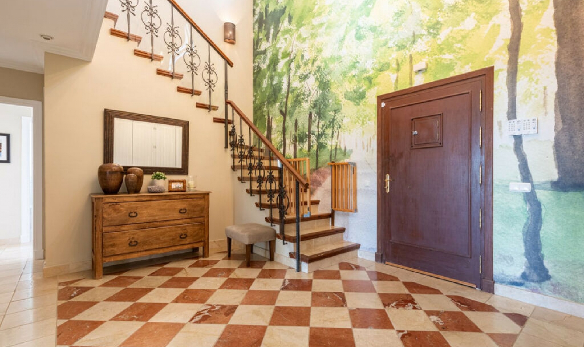 Resale - House -
Nueva Andalucía