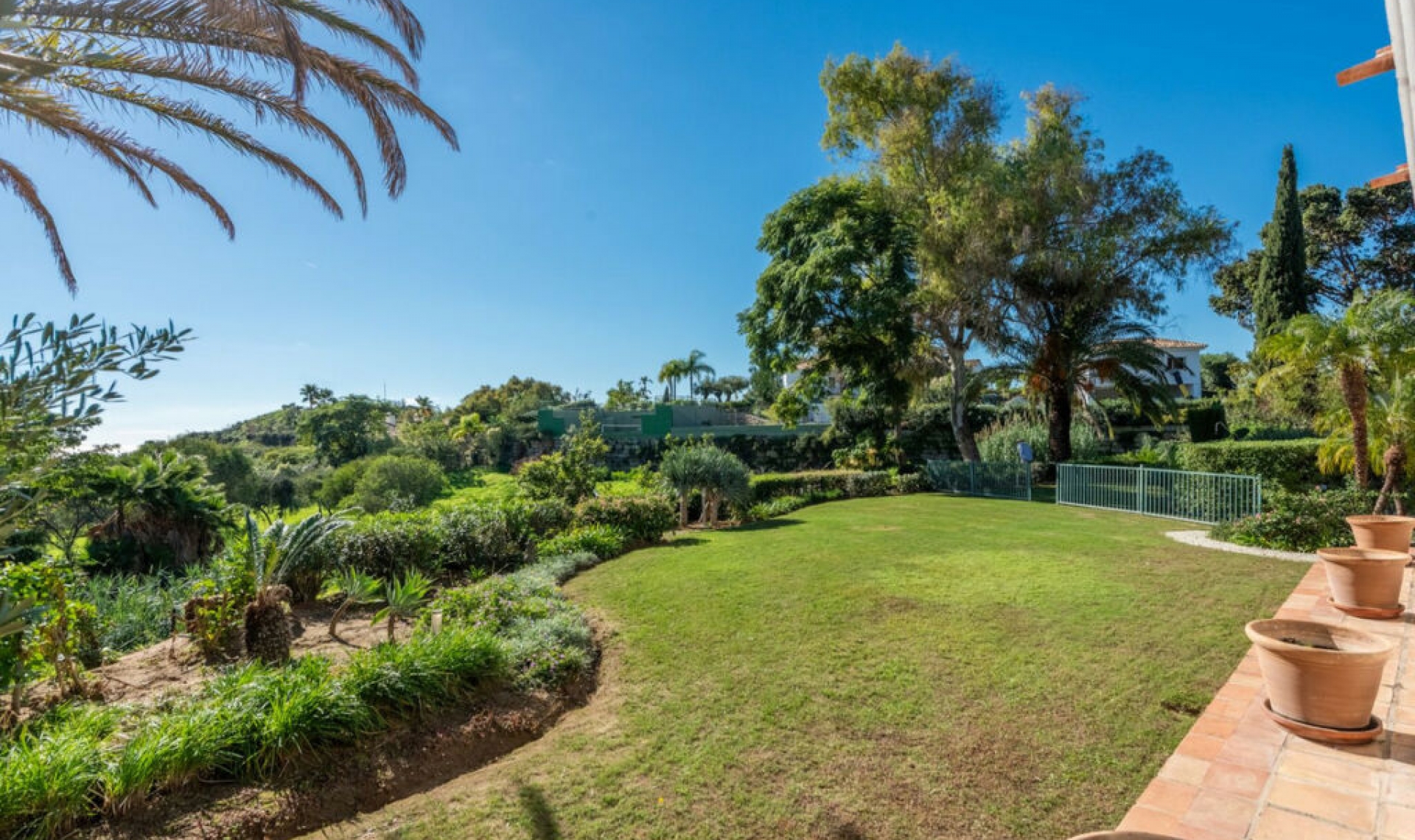 Resale - House -
Nueva Andalucía