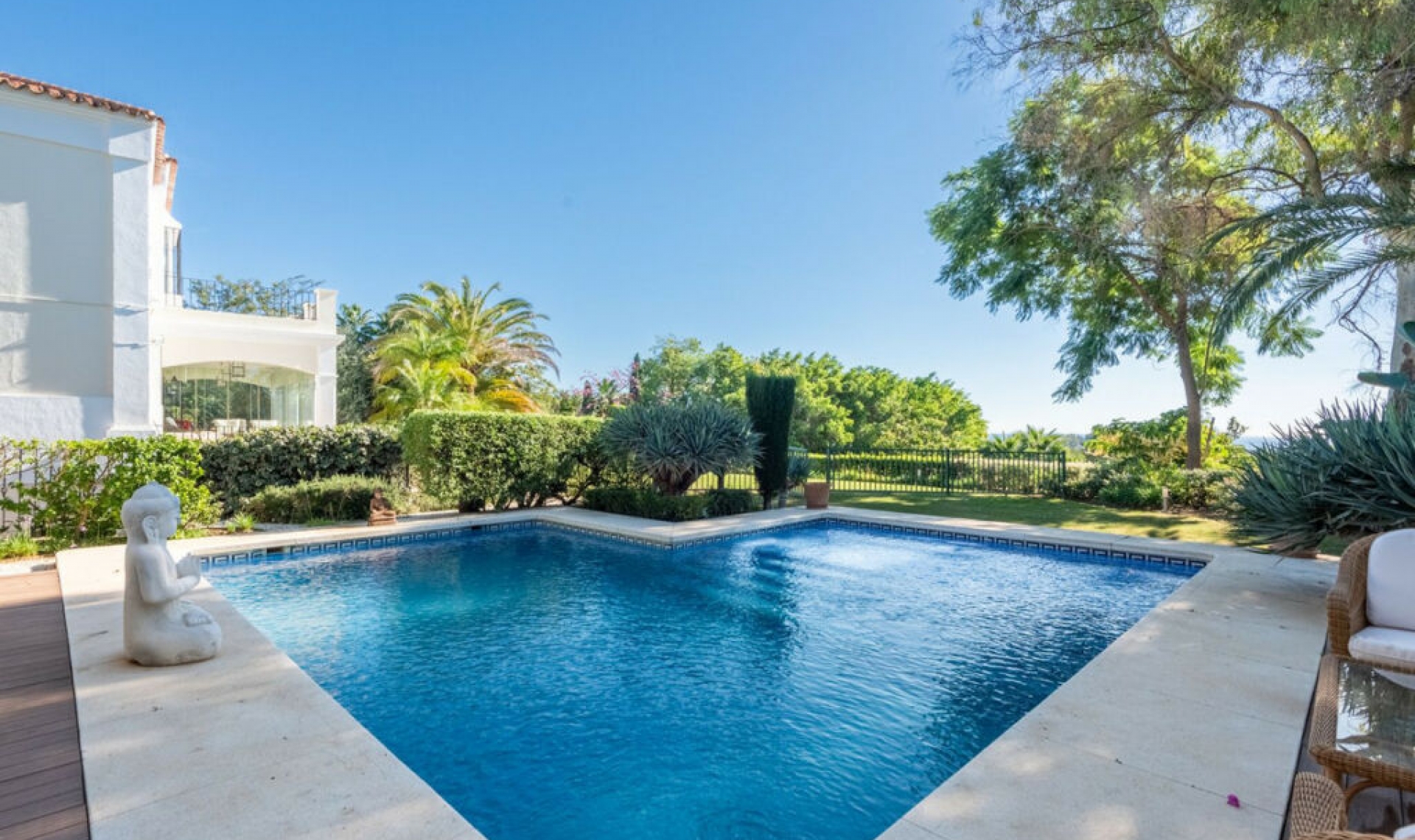 Resale - House -
Nueva Andalucía