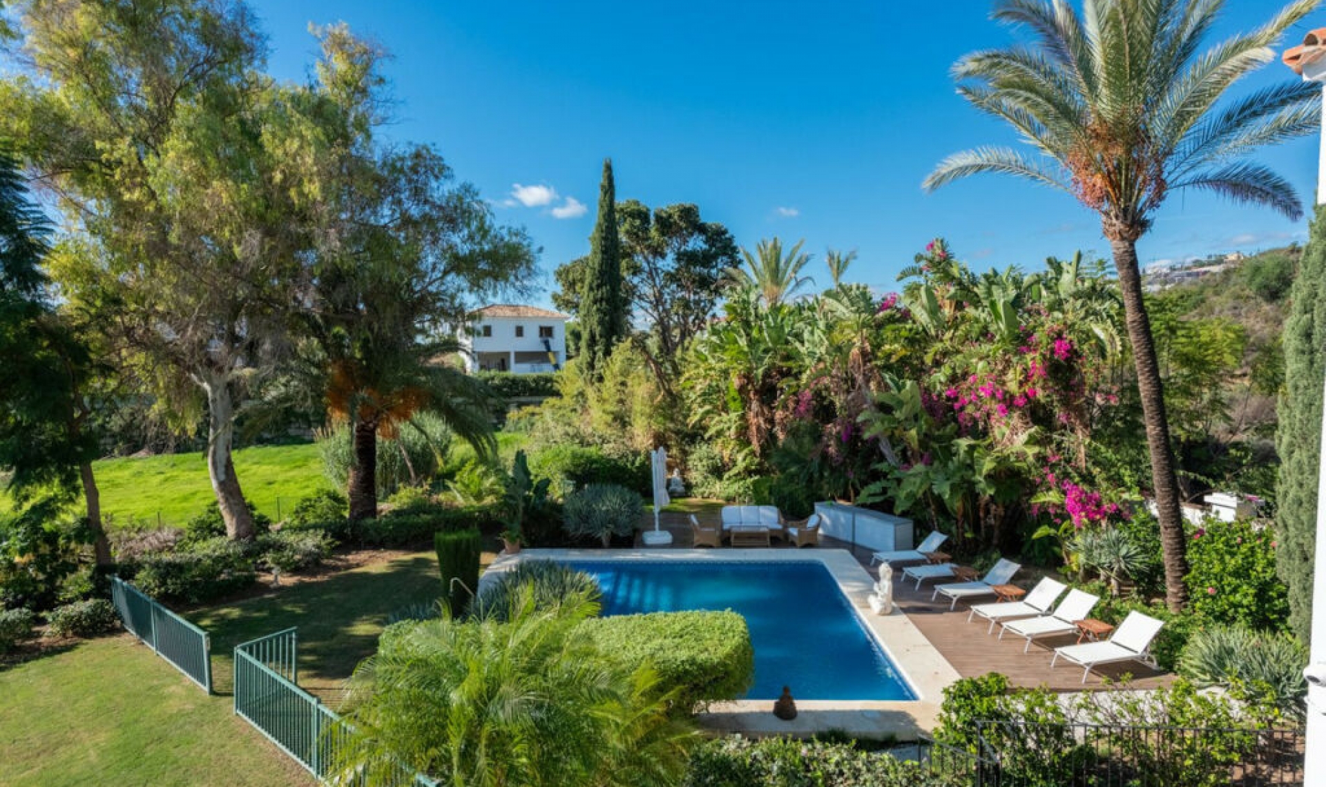 Resale - House -
Nueva Andalucía