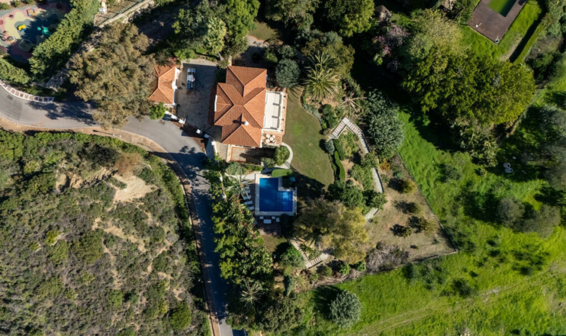 Resale - House -
Nueva Andalucía