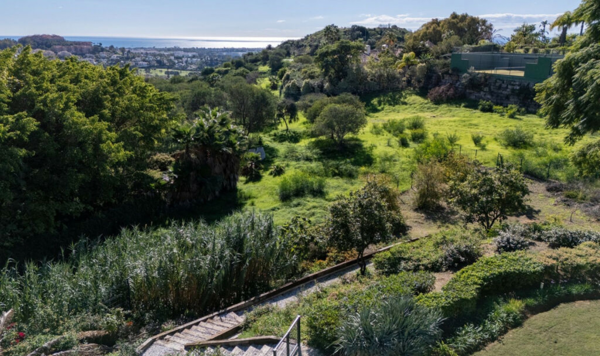 Resale - House -
Nueva Andalucía