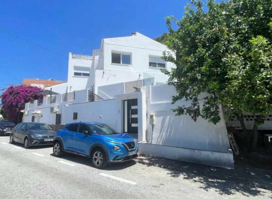 Resale - House -
Nueva Andalucía