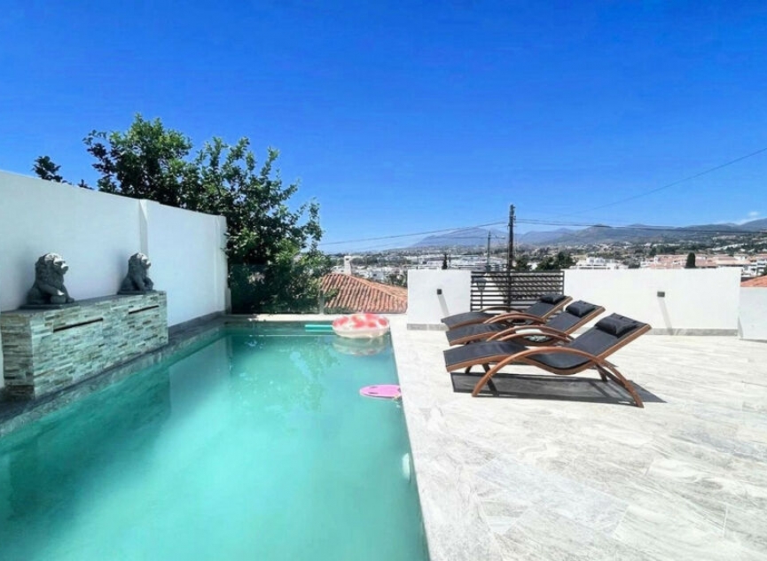 Resale - House -
Nueva Andalucía
