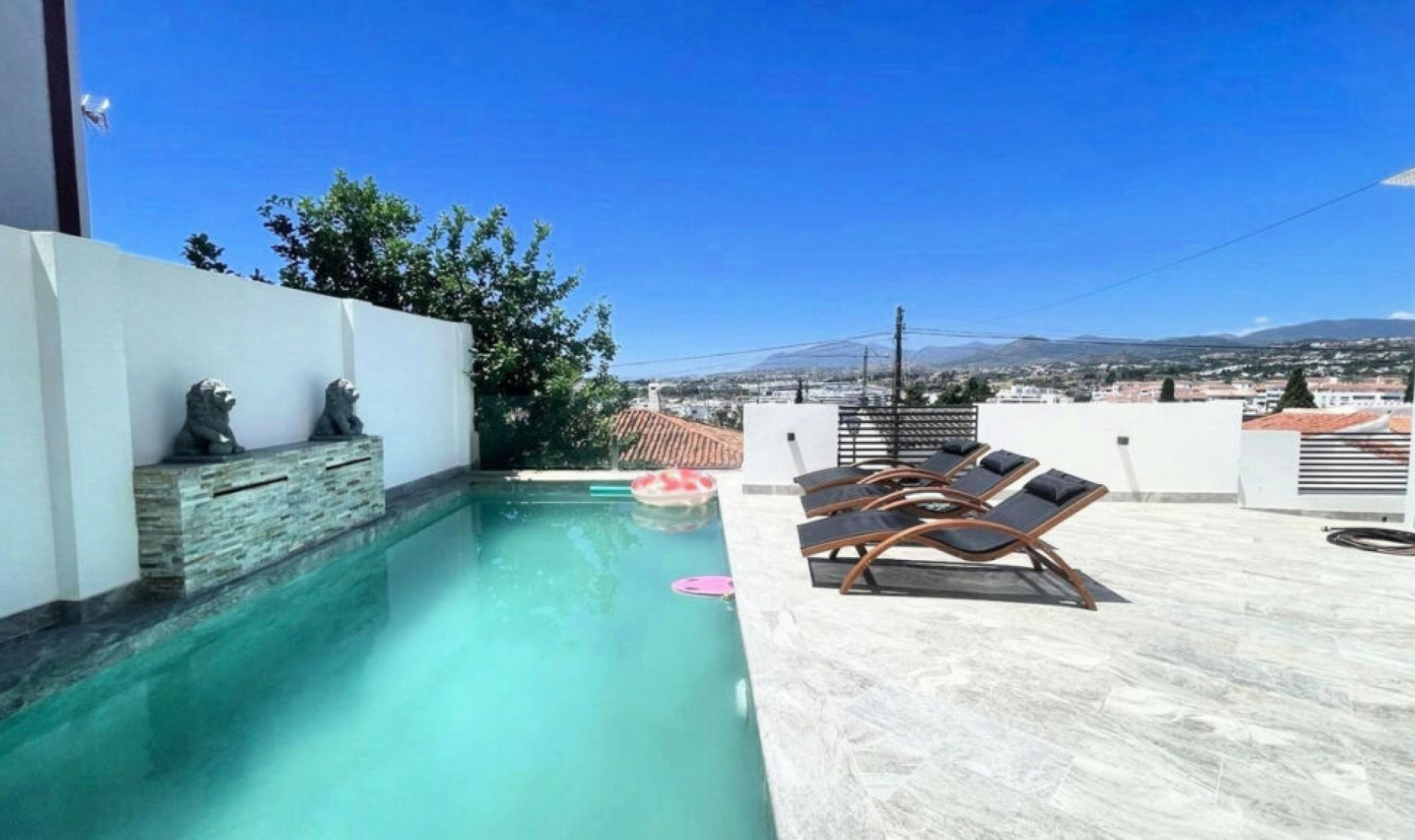 Resale - House -
Nueva Andalucía