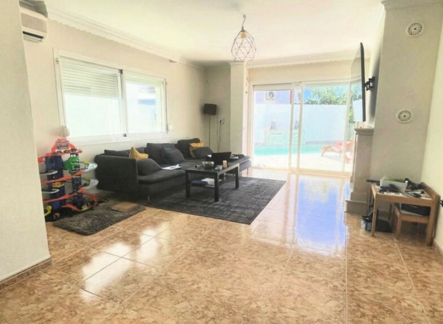 Resale - House -
Nueva Andalucía
