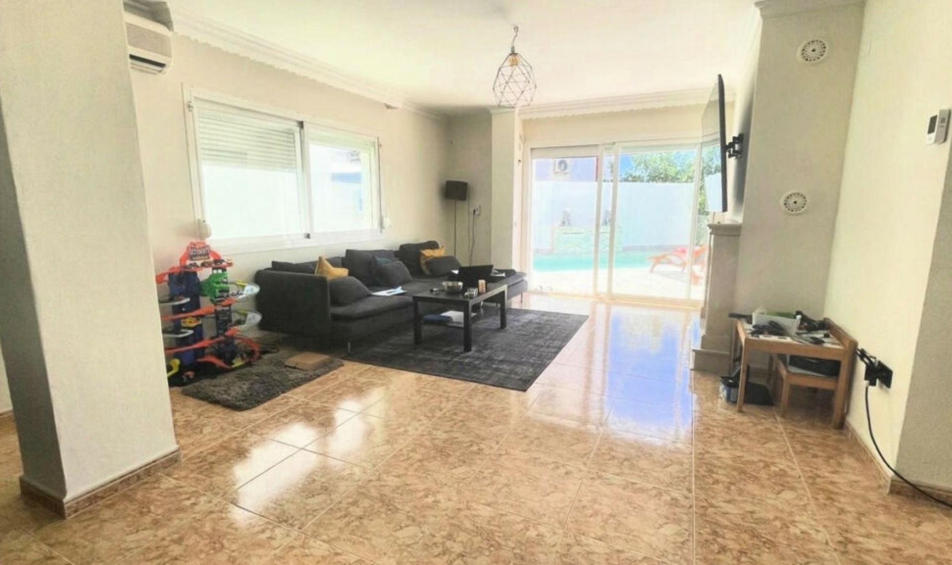 Resale - House -
Nueva Andalucía