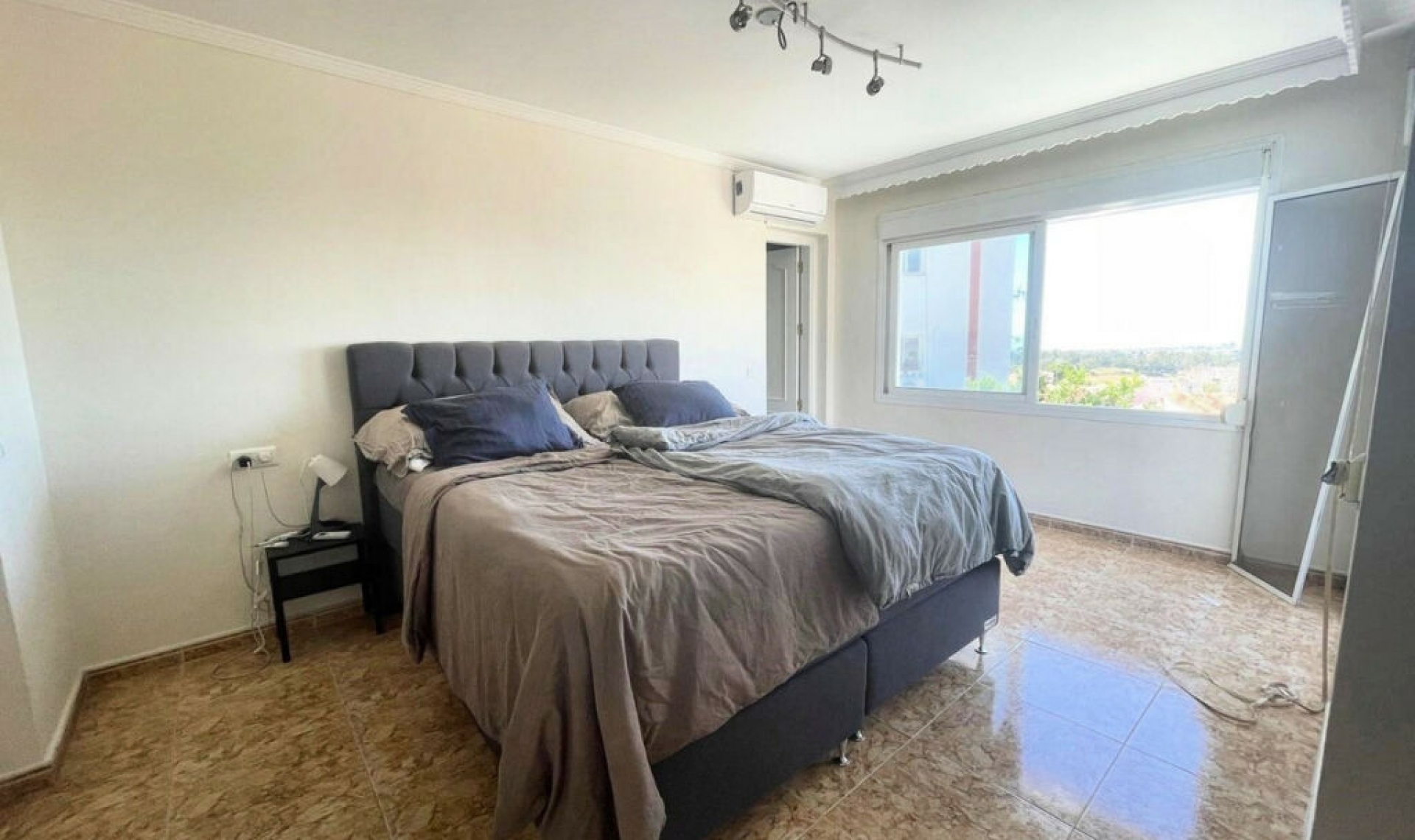 Resale - House -
Nueva Andalucía