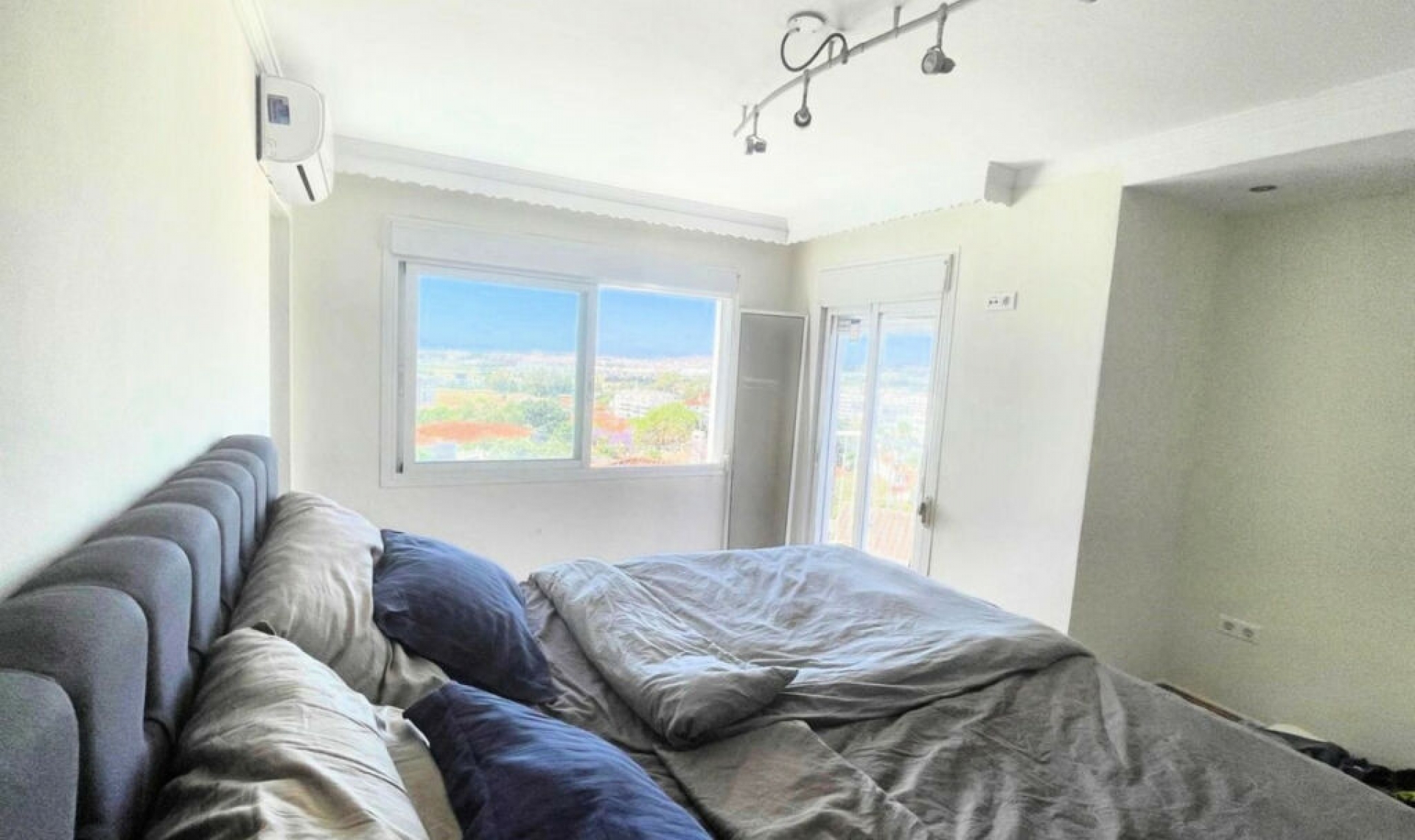 Resale - House -
Nueva Andalucía