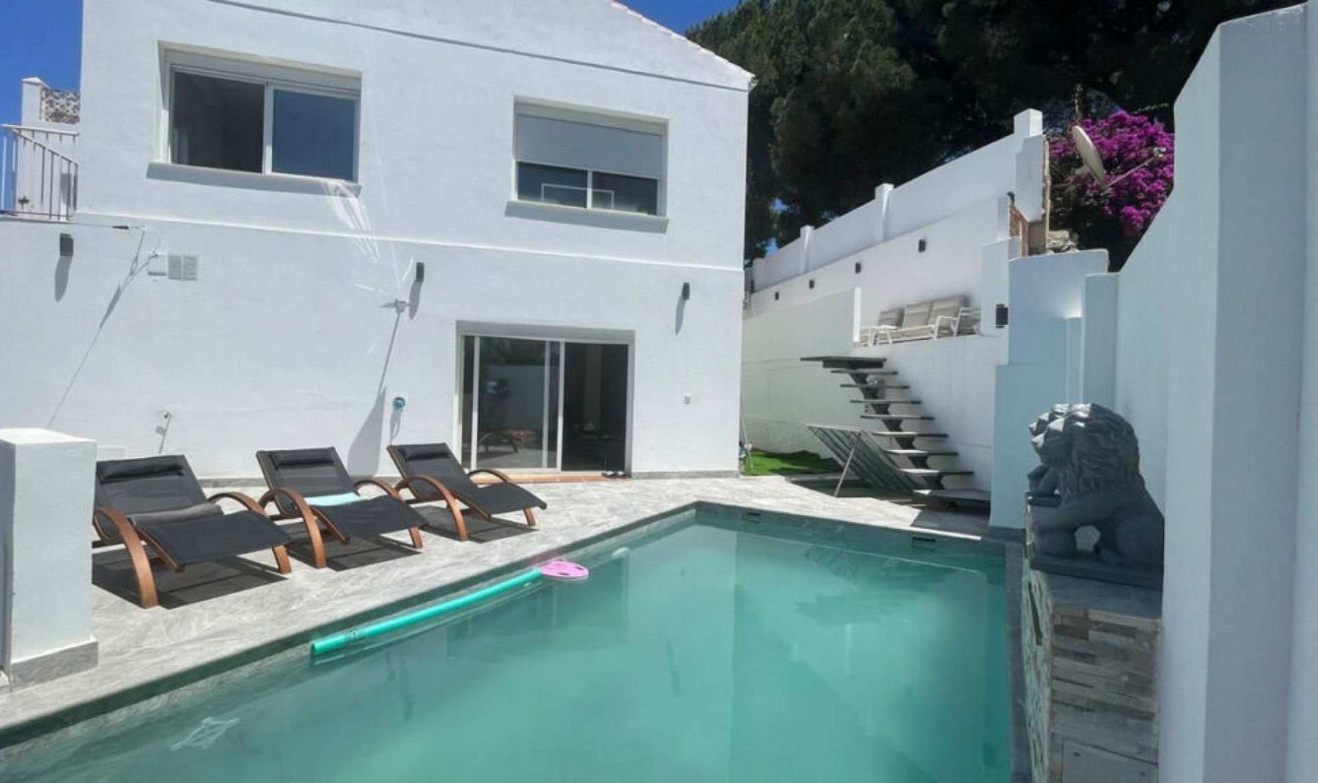 Resale - House -
Nueva Andalucía