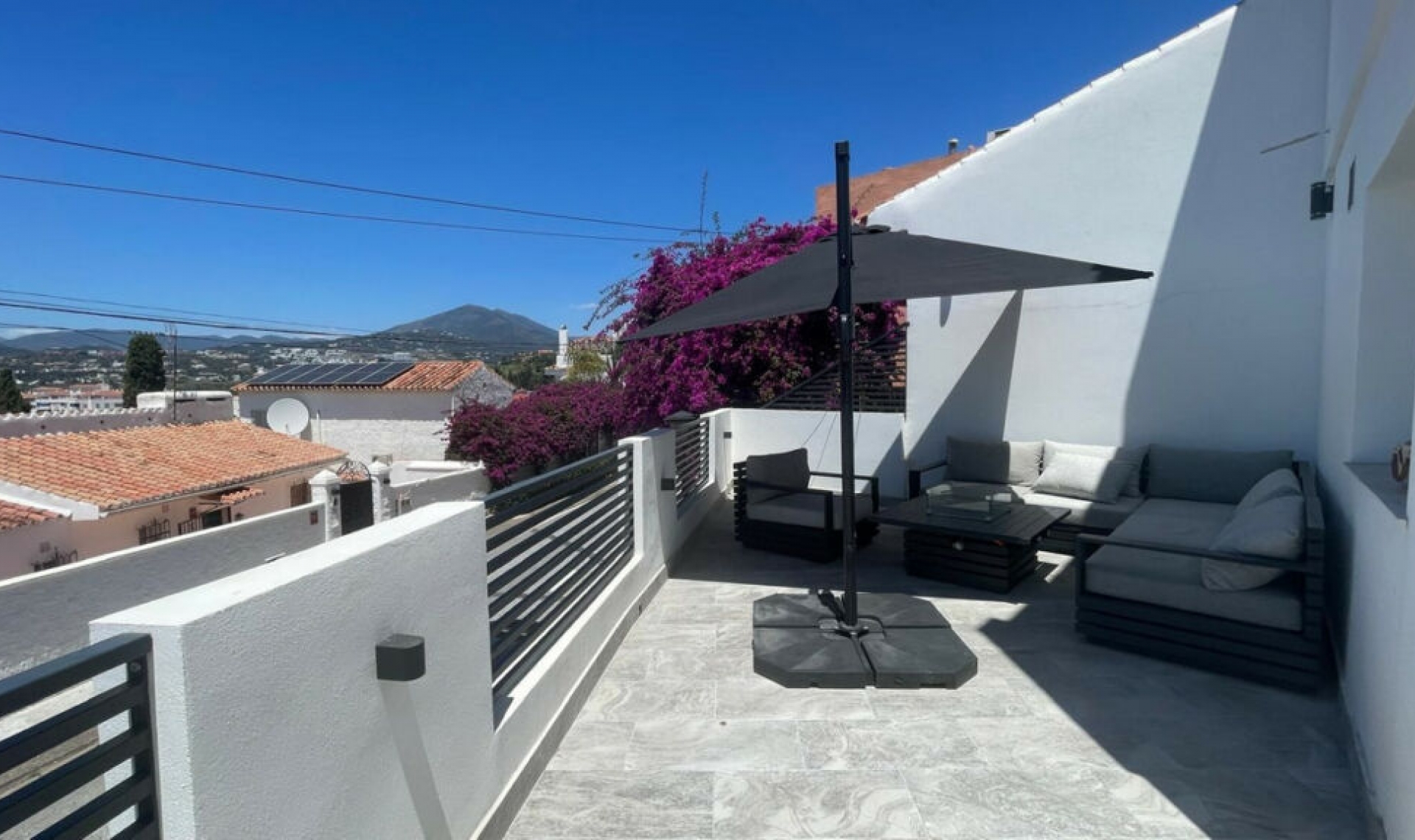 Resale - House -
Nueva Andalucía