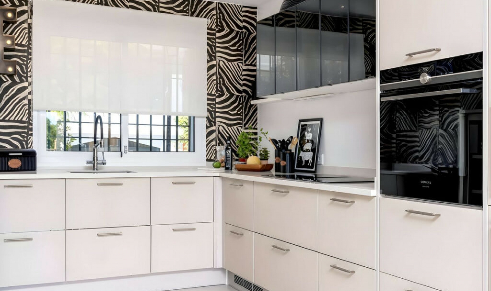 Resale - House -
Nueva Andalucía