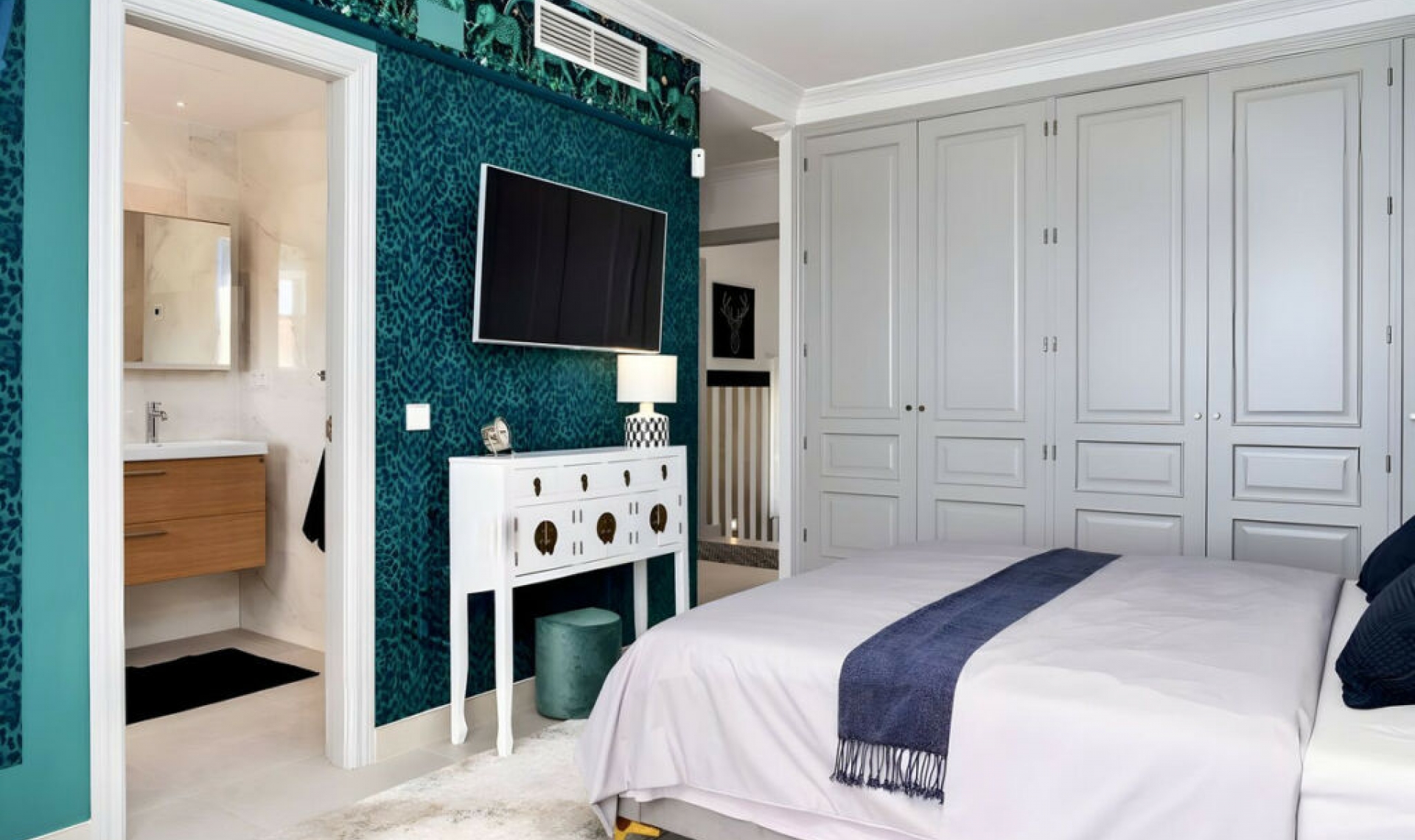 Resale - House -
Nueva Andalucía