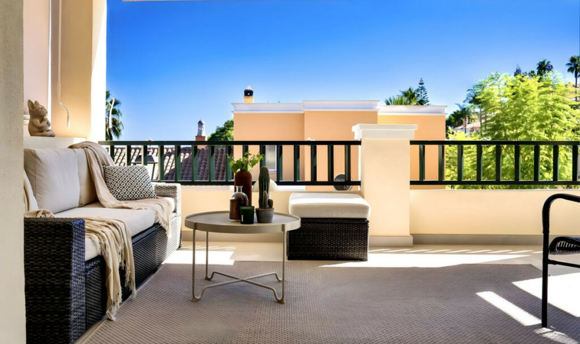 Resale - House -
Nueva Andalucía