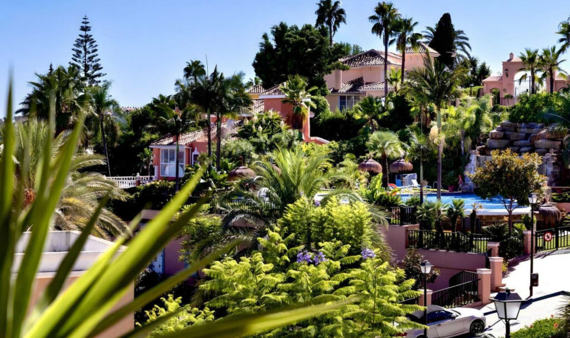 Resale - House -
Nueva Andalucía